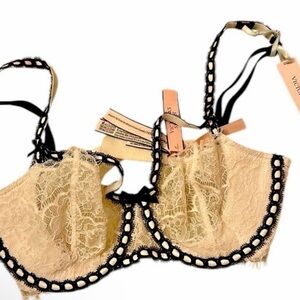 Victoria's Secret Lace Bra in Tan and Black